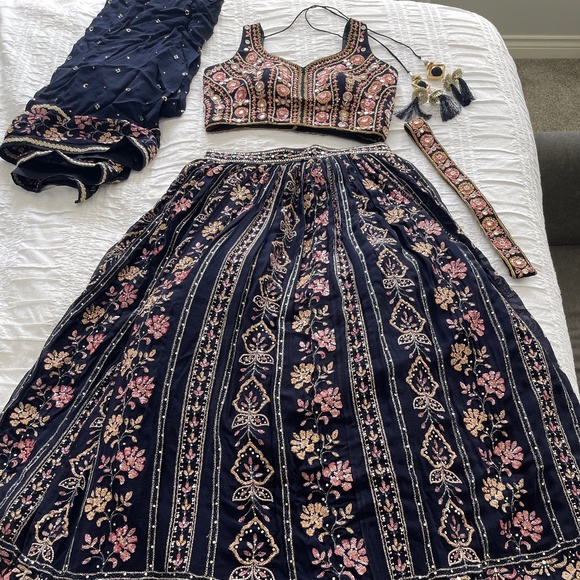Lehenga with stitched top, scarf and belt - sz. L - Picture 1 of 4